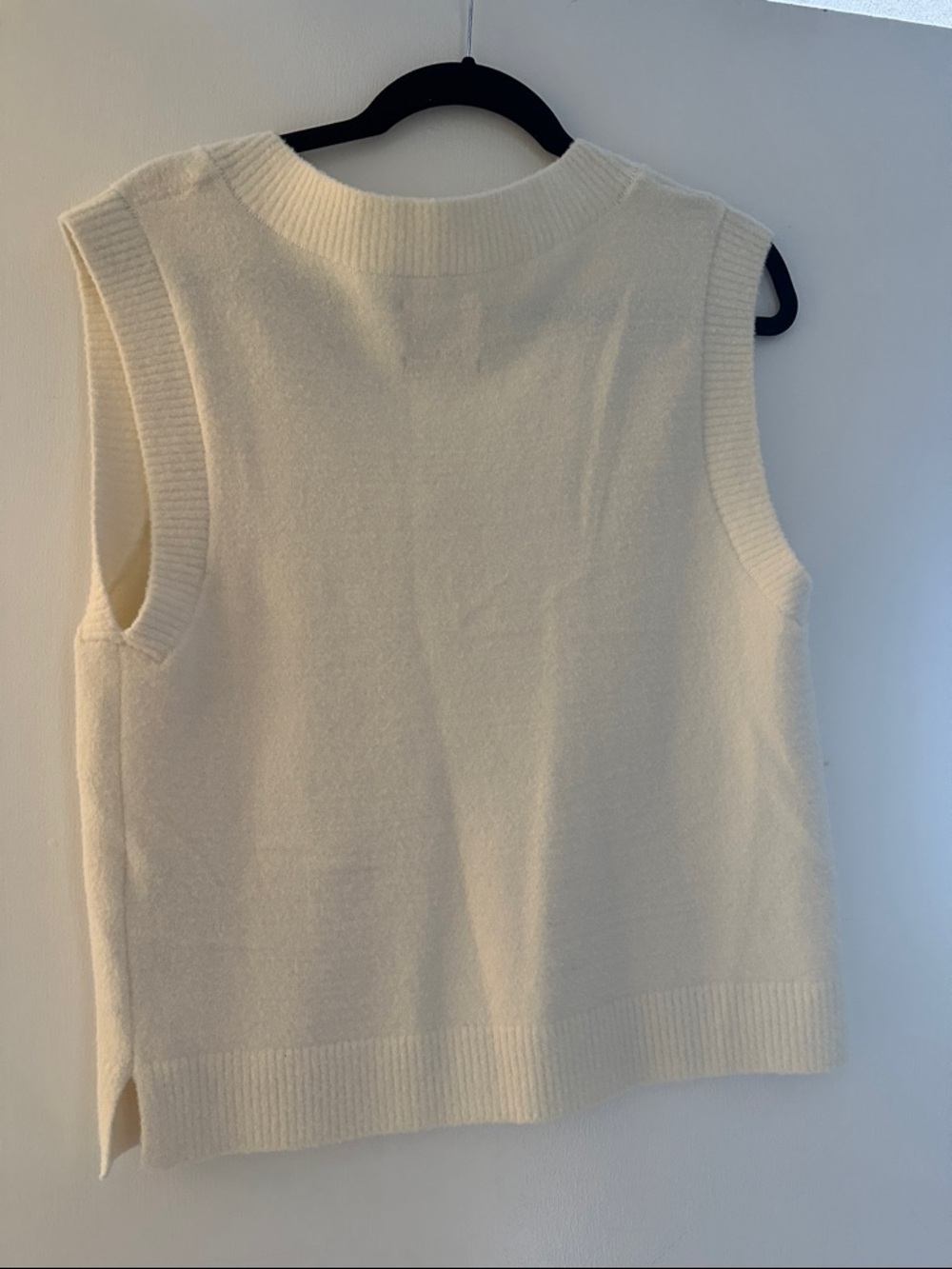 Abercrombie & Fitch Ivory V-Neck Sweater Vest - Picture 3 of 3